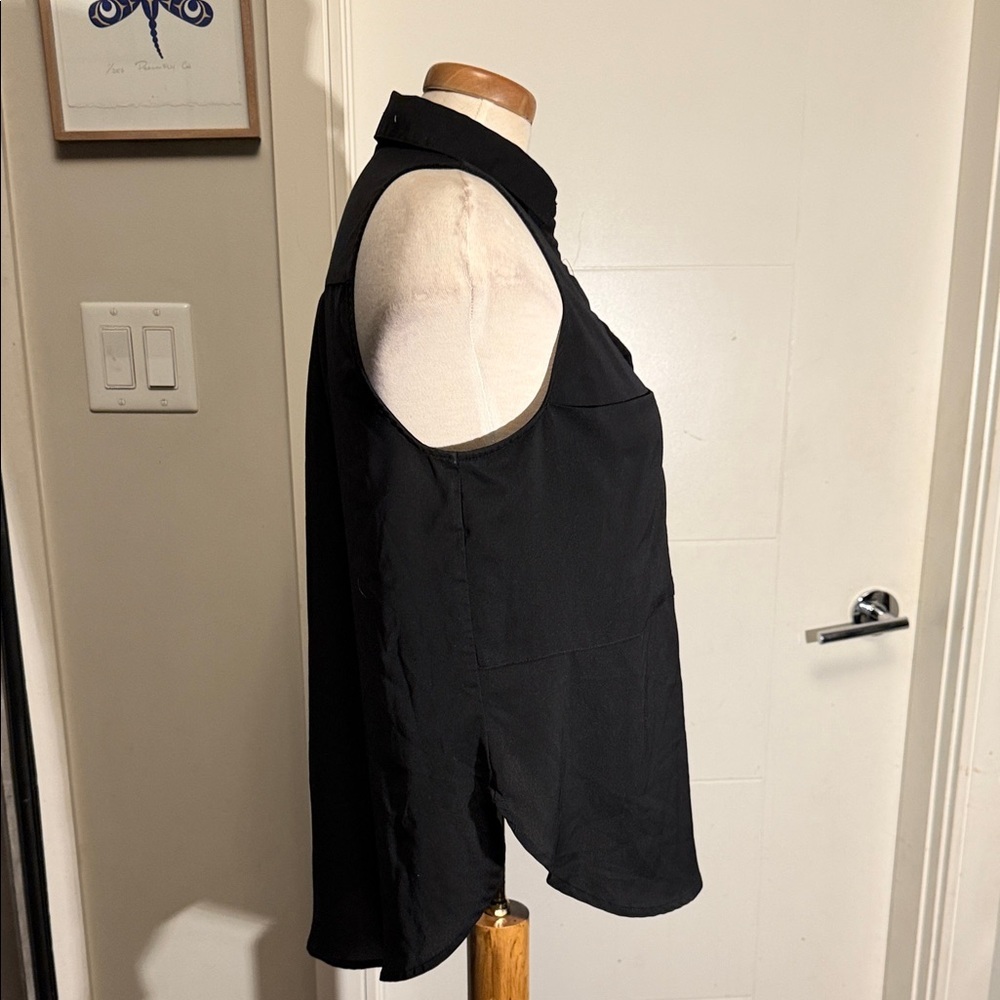 Dynamite Black Sleeveless Shirt - Picture 2 of 5